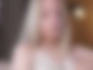 Live cam show with Dori - Nipple Piercings on Camiplay Live