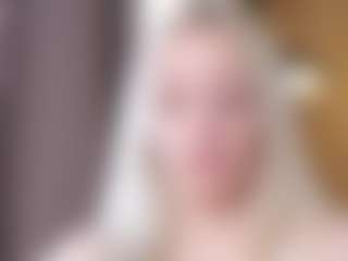 Live cam show with Dori - Athletic Strip on Camsoda