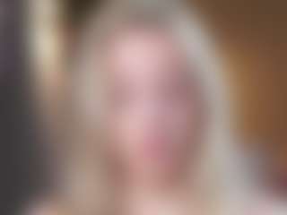 Live cam show with Dori - Gray Eyes on Big Tits