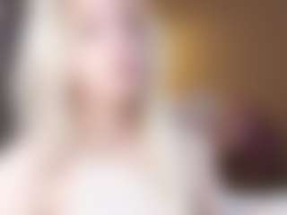 Live cam show with Dori - Nipple Piercings on 1on1-livenow
