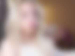 Live cam show with Dori - Nipple Piercings on live18s.com