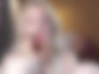 Live cam show with Dori - Camel Toe on milfzrlive.com