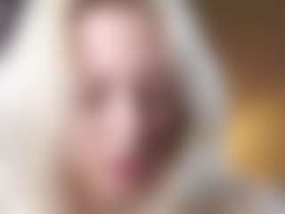 Live cam show with Dori - Nipple Piercings on sexylivex.com