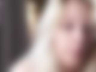 Live cam show with Dori - Gray Eyes on googirlz