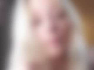 Live cam show with Dori - Normal on Instabang