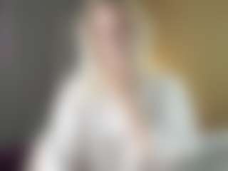 Live cam show with Dori - Gray Eyes on Camsoda