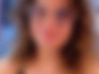 Live cam show with EmilyFiorii - Petite on madthumbs