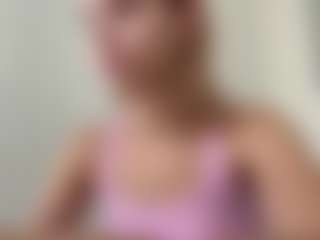 Live cam show with LieselotteSchwend - Fingering on madthumbs