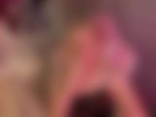 Live cam show with Lillly-Jhonasss - Average on Camsoda