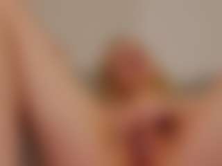 Live cam show with Lillly-Jhonasss - Small on live18s.com