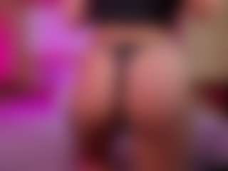 Live cam show with lilmeeow - Brown Hair on Camsoda
