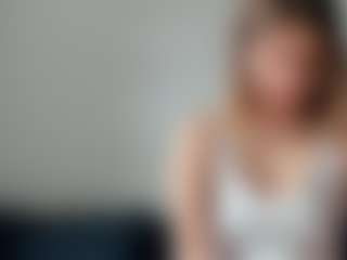 Live cam show with RosarioOdam - Nails on Camsoda