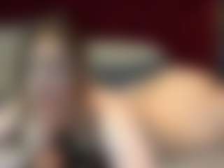 Live cam show with Scarlettnora - Green Eyes on CamClone
