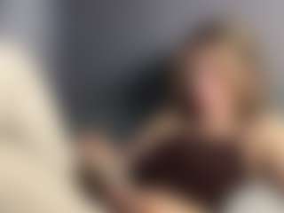 Live cam show with Amy - Average on Camsoda