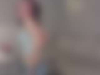 Live cam show with LilliamCalabro - Red Hair Teen (18+) on xplaylive.com