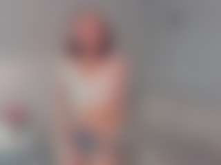 Live cam show with LilliamCalabro - Green Eyes on Milfs Live