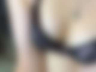 Live cam show with LilliamCalabro - Body Massage on friskycurves.com
