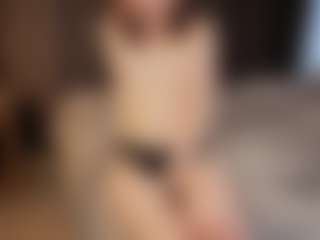 Live cam show with LilliamCalabro - Petite on PervPlay.com