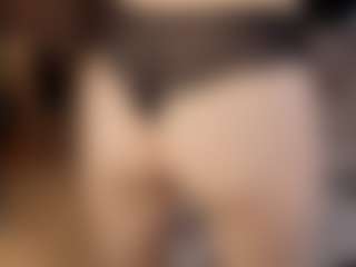 Live cam show with LilliamCalabro - Moaning on Camsoda