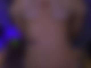 Live cam show with noelle-woww - Dildo Or Vibrator on Camsoda
