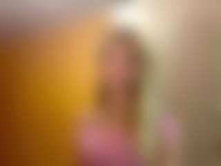 Live cam show with Sabina - Ass Bouncing on Mixed Magazine Live