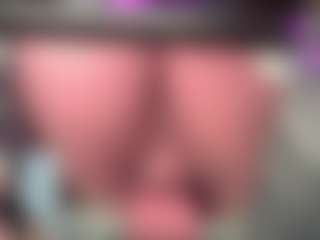 LunaVelvett MILF webcam performer live streaming