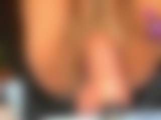 Live cam show with LunaVelvett - Genital Piercings on AdultVida.com