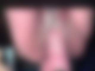 LunaVelvett MILF webcam performer live streaming