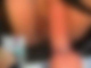 LunaVelvett MILF webcam performer live streaming