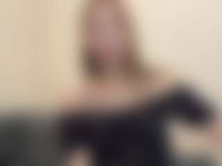 Live cam show with Erica - New Shaved Pussy on liverealitysex.com
