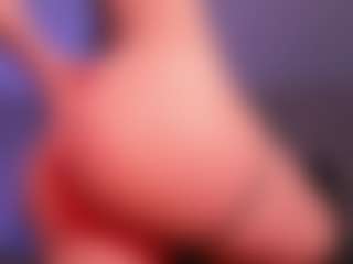 Live cam show with Milan-Daph - Petite on CamClone
