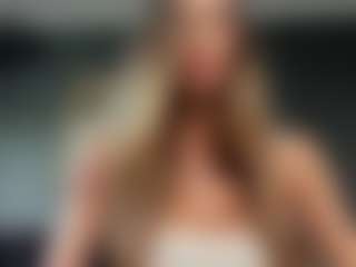 Live cam show with DaisyBlondee - New Toys on Camming Site