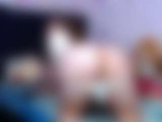 Live cam show with shantaltsfoxx - White on Milfs Live | colombia