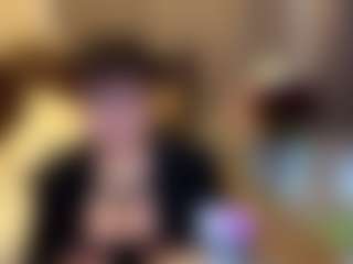 Live cam show with Eliza - Fingers on Camsoda