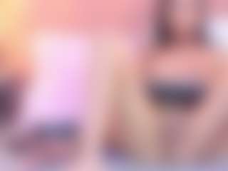 Live cam show with EvelynBlacke - Teen (18+) on CamClone