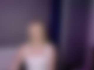 Live cam show with HazyLuna - Striptease on xfollow cams
