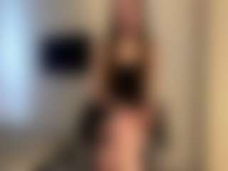 Live cam show with Lana - Nipple Piercings on madthumbs