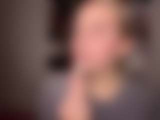 Live cam show with MarylouSharpe - Blonde Hair Petite on TeamSkeetLive