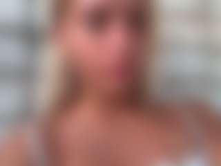 Live cam show with ReneaRichardt - Green Eyes on Stripli.com