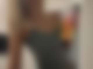 Live cam show with ReneaRichardt - Fingering on Camsoda