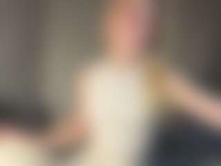 Live cam show with Ariel - Moaning on liverealitysex.com