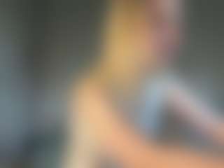 Live cam show with Ariel - Petite on liverealitysex.com