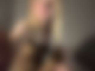 Live cam show with Ariel - Cum on Camming Site
