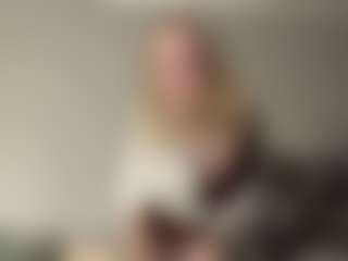 Live cam show with Ariel - Skinny on CamwithHer