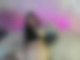 Live cam show with Elly-Blo0m - Petite on Dare Cams