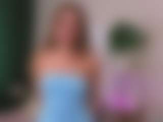 Live cam show with KarisaBanker - New Blowjob on StripNow