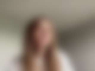 Live cam show with LatarshaToby - Athletic Young Adult on Milfs Live
