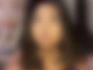 Live cam show with Nelly - Curvy Small Tits on AdultVida.com