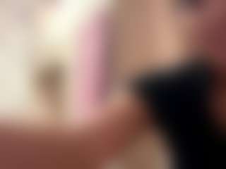 Live cam show with Nelly - Skinny MILF on Camsoda