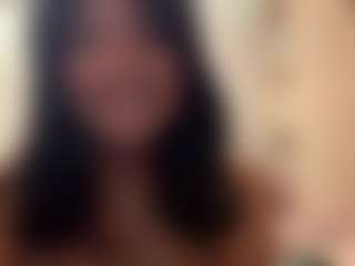 Live-Cam-Show mit Nelly - Camel Toe auf Camsoda